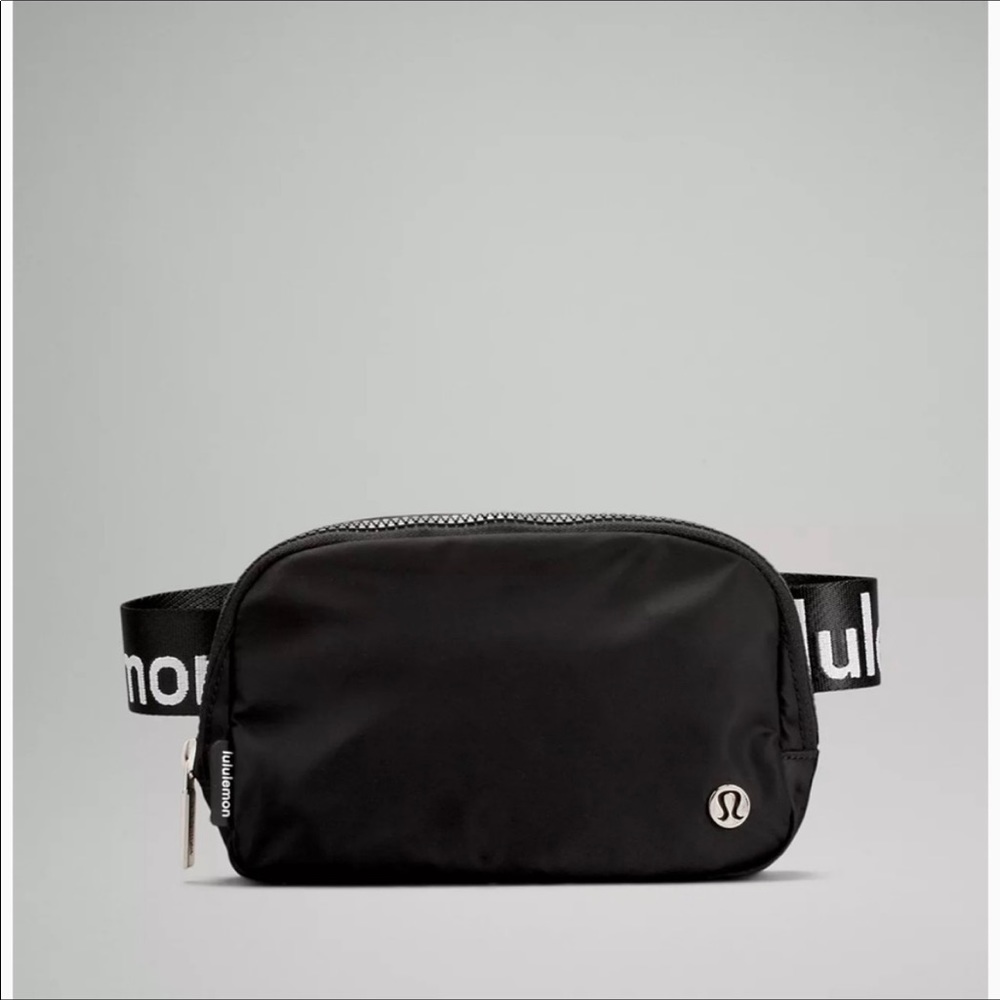 BNWT LOGO Black/White EBB